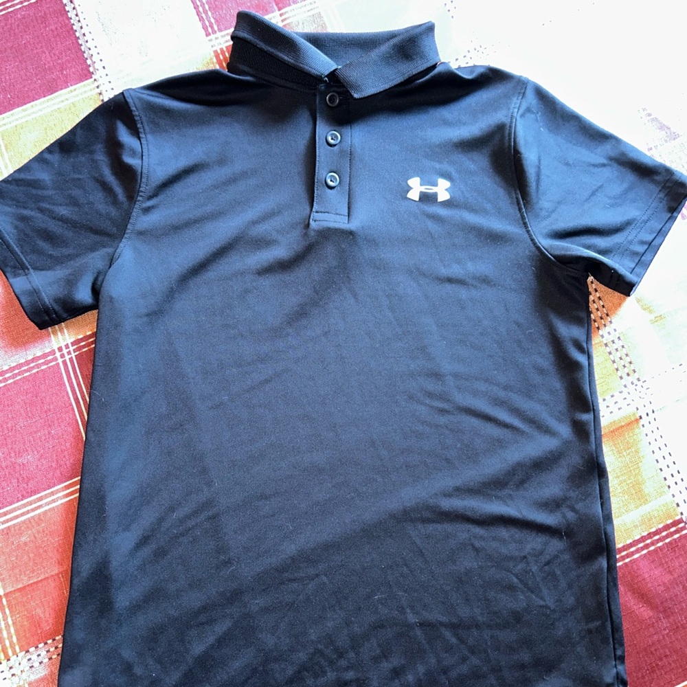 Boys underarmor black collars shirt